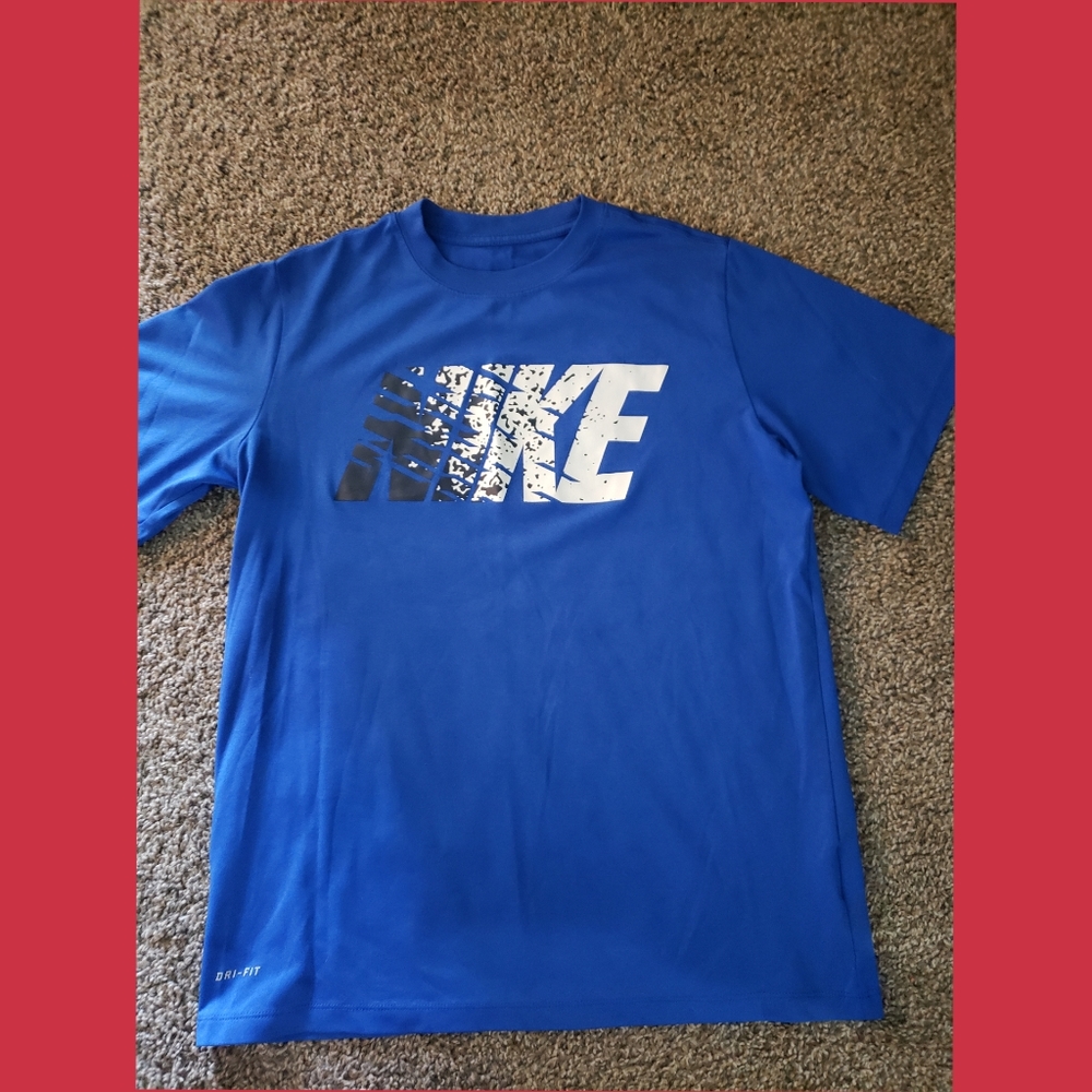 Nike T-shirt